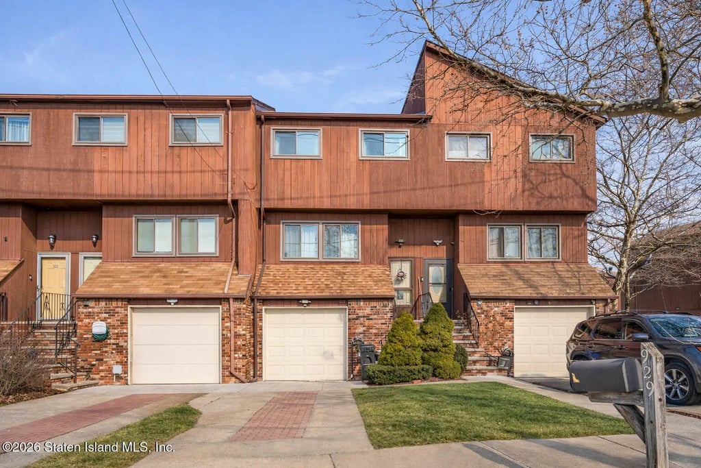 929 W Fingerboard Road, Staten Island