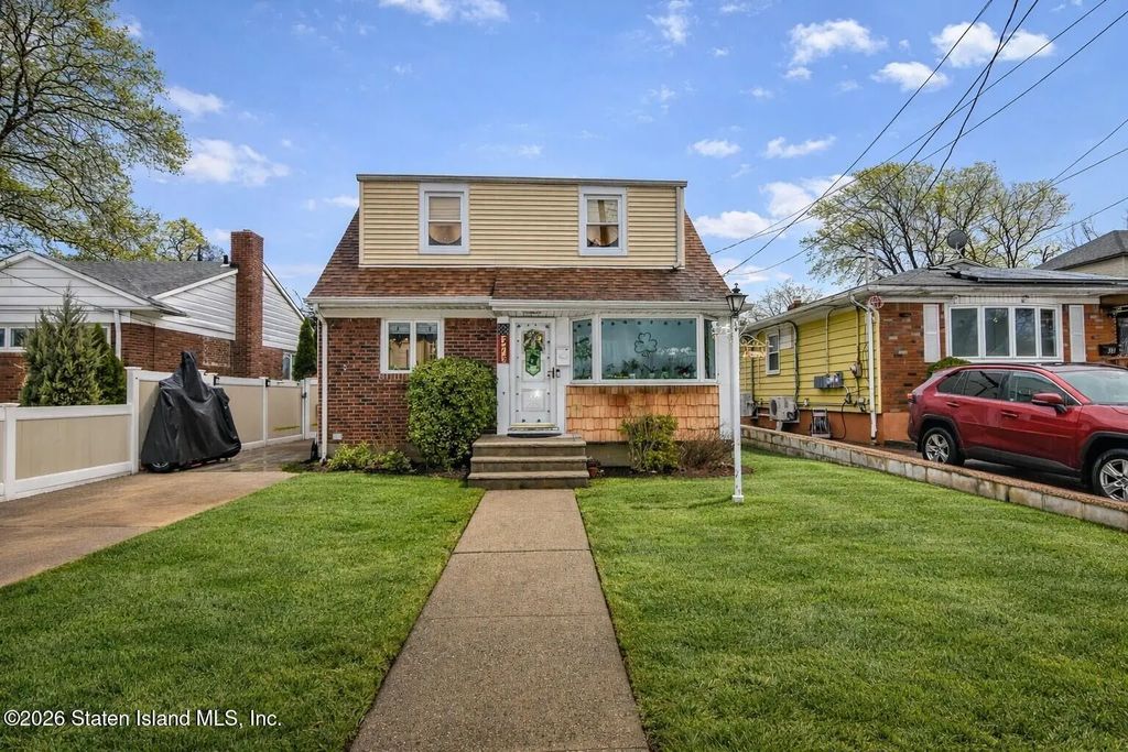 375 Stewart Avenue, Staten Island