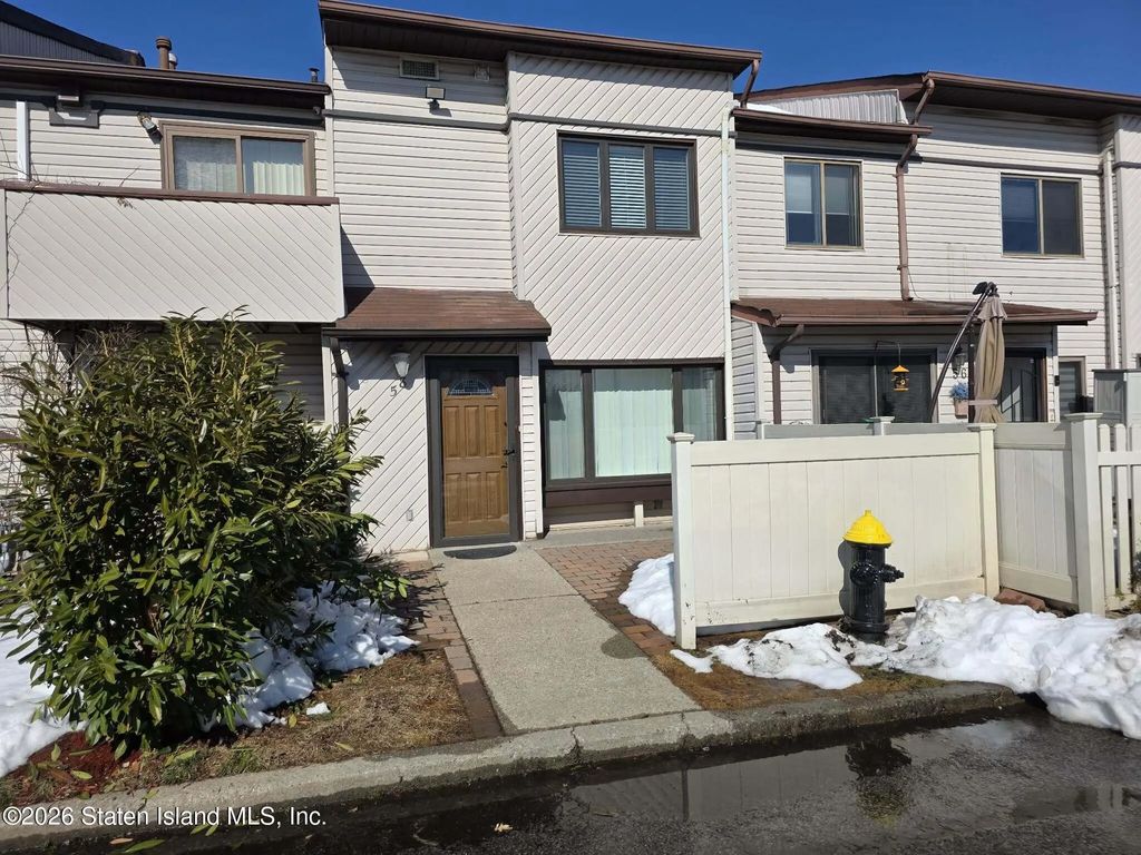 58 Selvin Loop, Staten Island