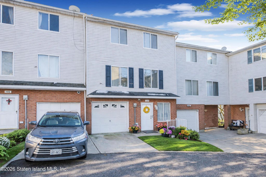 128 Emily Lane, Staten Island