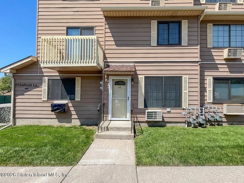 61 Daffodil Lane, Staten Island