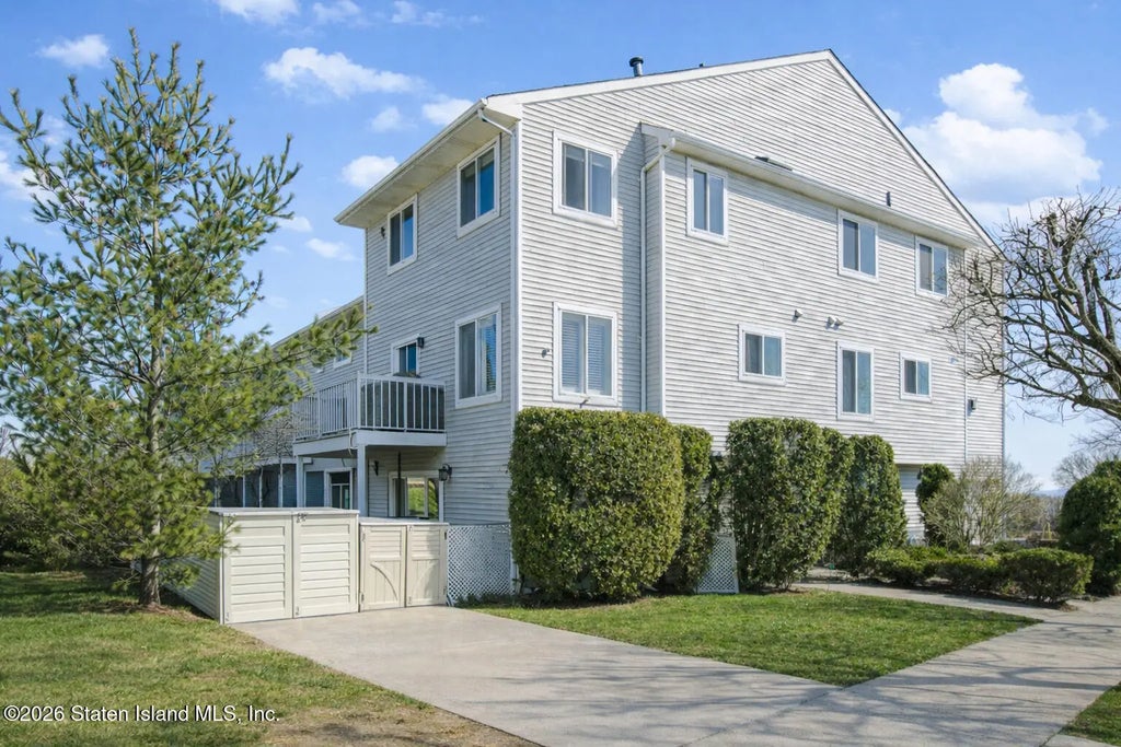 645 Johnston Terrace, Staten Island