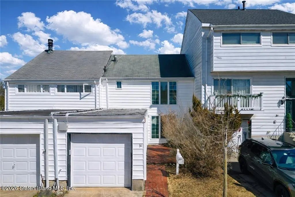 31 Barclay Circle, Staten Island