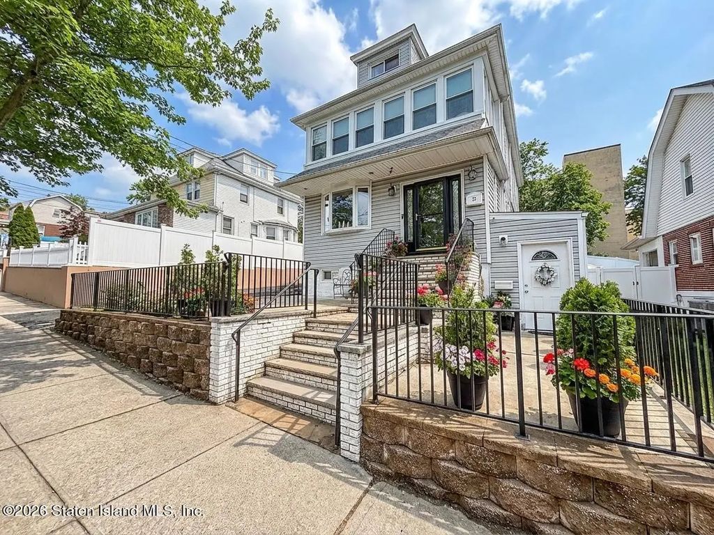 33 Hope Avenue, Staten Island