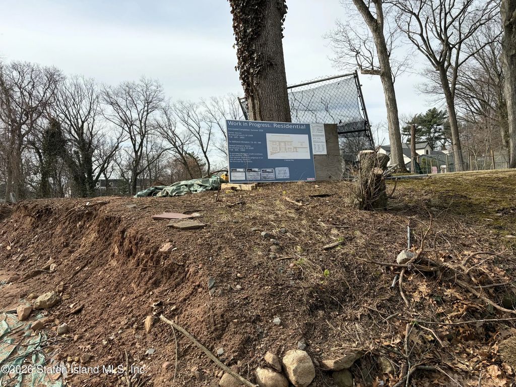 2 Oak Tree Way, Staten Island
