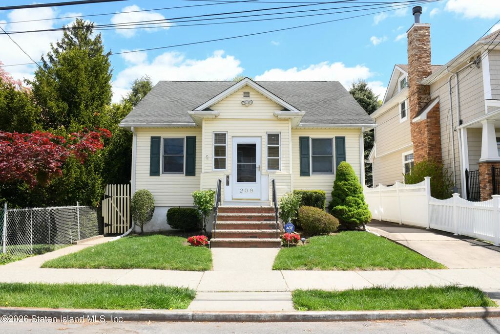 209 Dickie Avenue, Staten Island