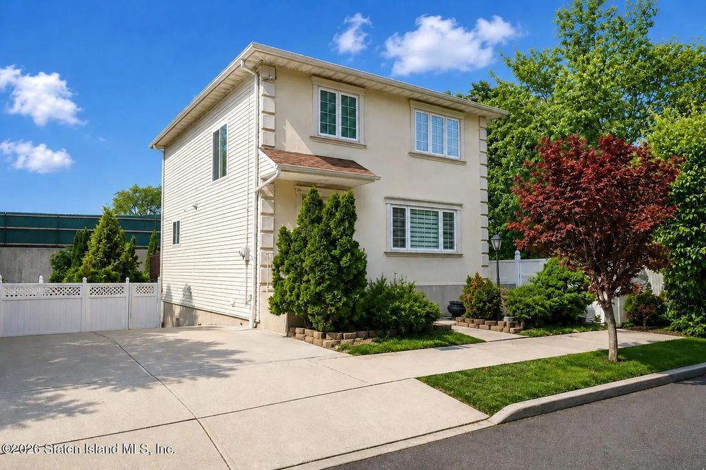 6 Raymond Place, Staten Island