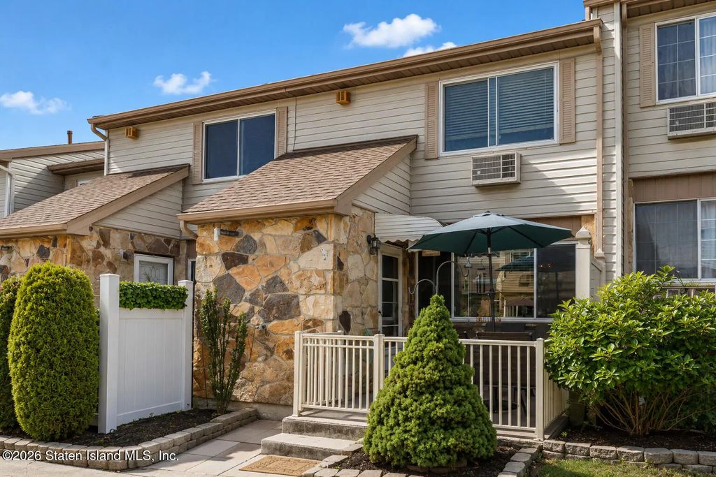 11 Lynn Court, Staten Island