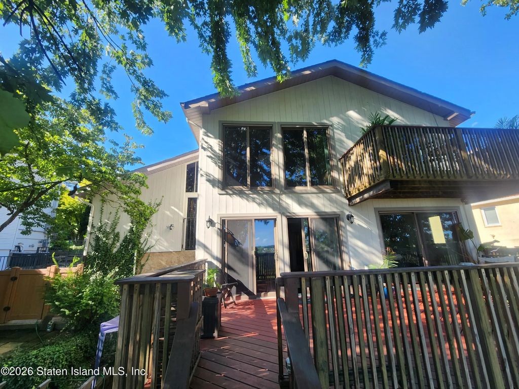 16 Manor Court, Staten Island
