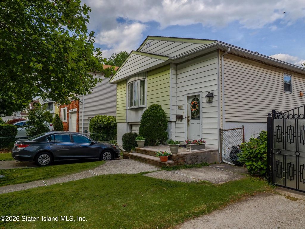 225 Woodbine Avenue, Staten Island