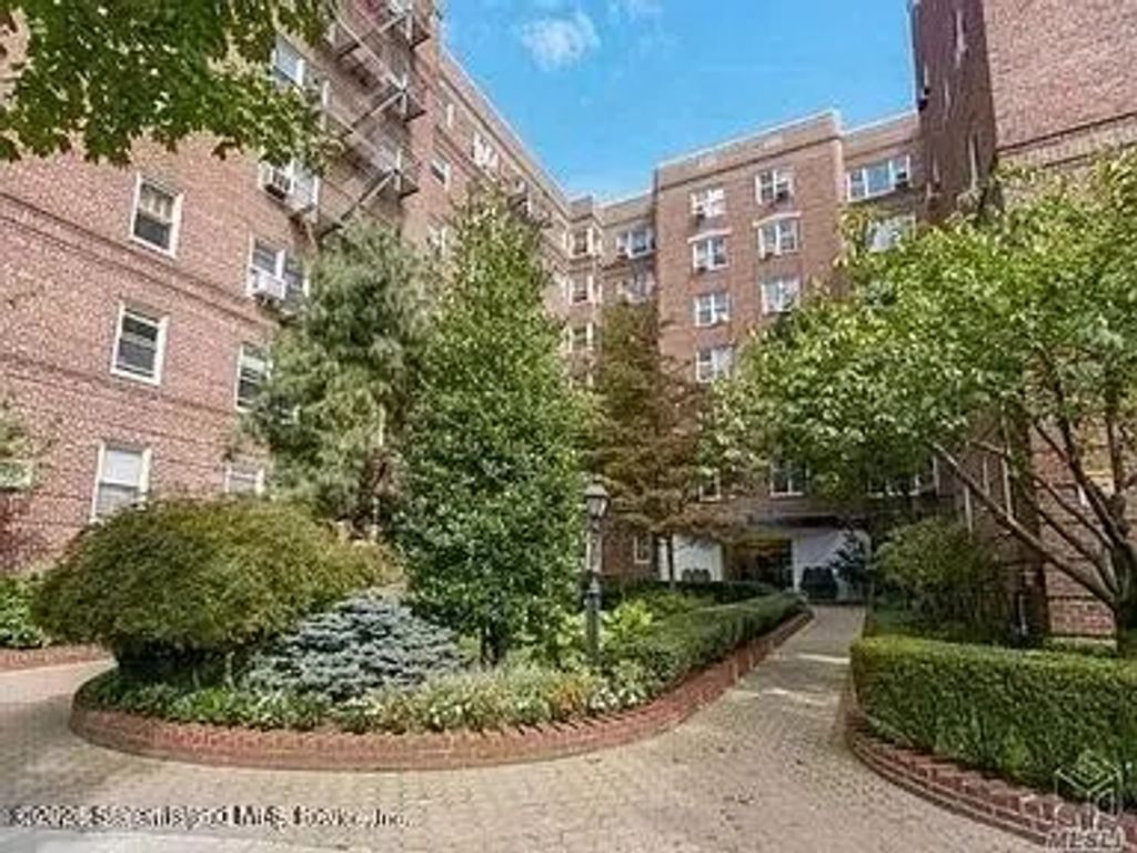 68-61 Yellowstone Boulevard 203, Queens