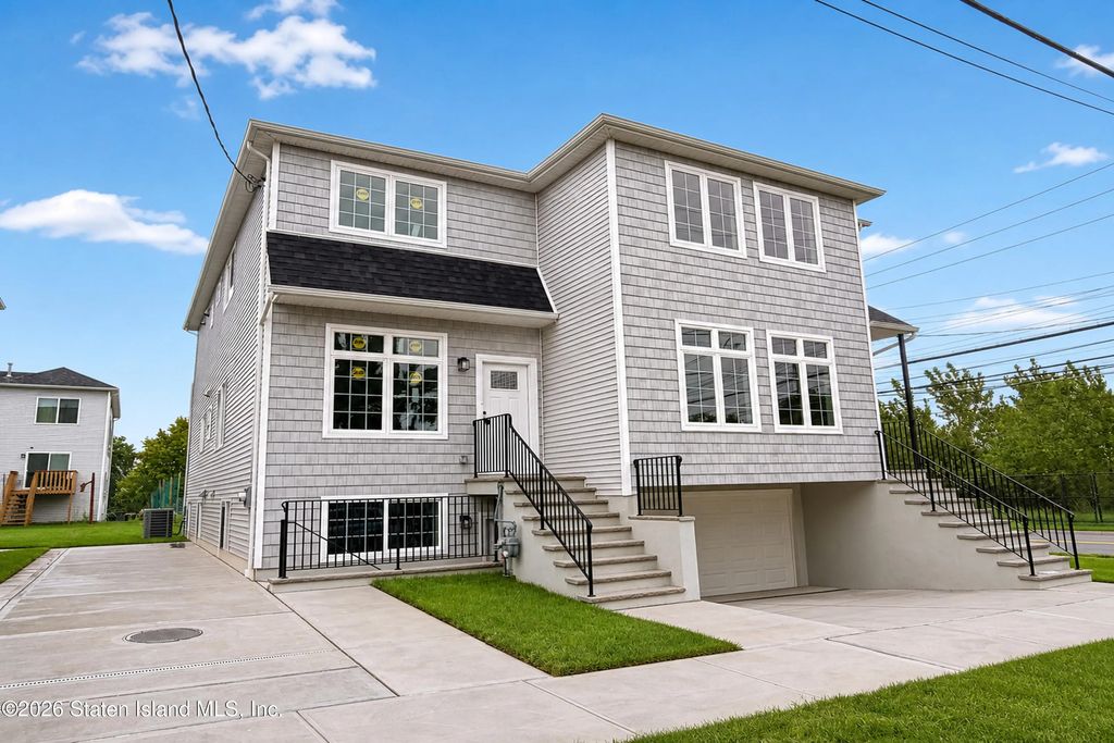 490 Doane Avenue, Staten Island
