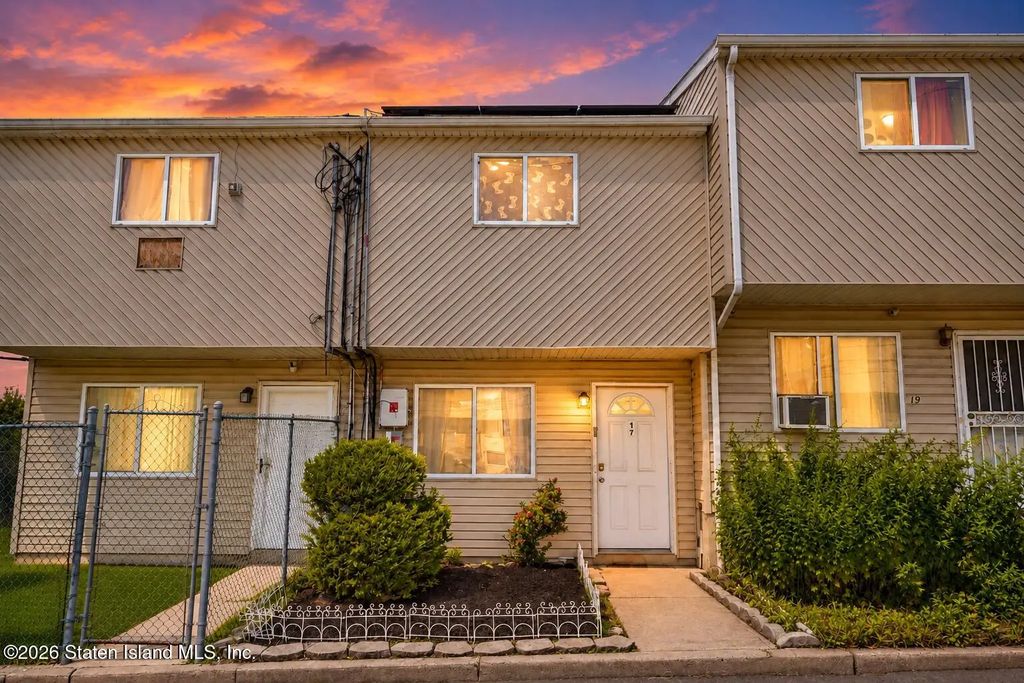 17 Betty Court, Staten Island