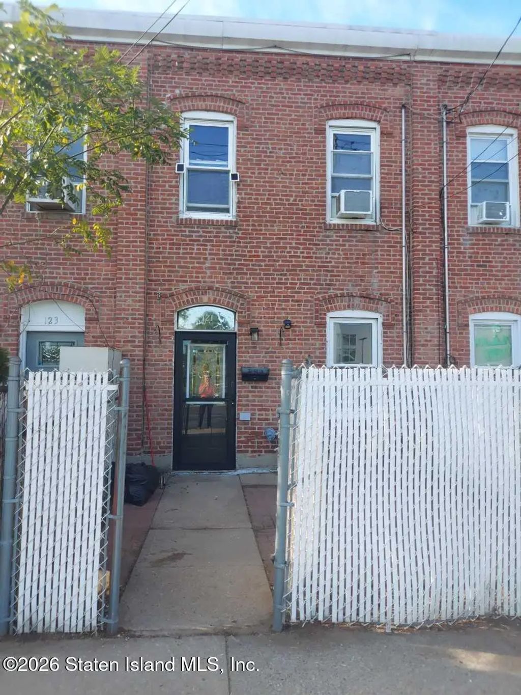 121 Chestnut Avenue, Staten Island