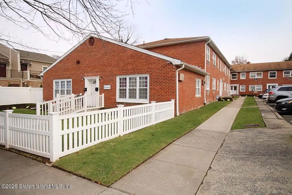 17-25 Sheraden Avenue, Staten Island