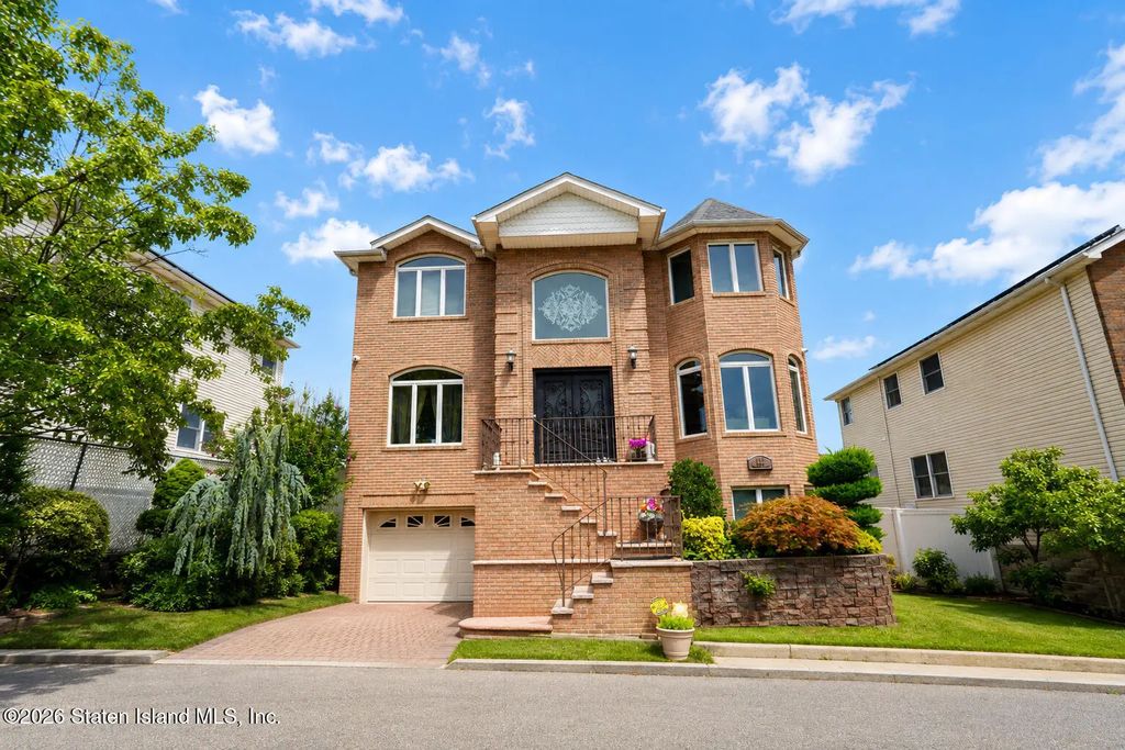 115 Ridgewood Avenue, Staten Island
