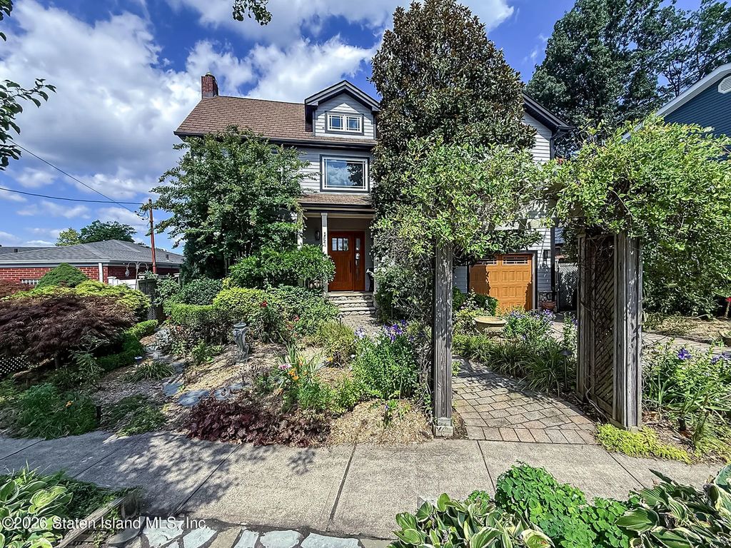 121 Windermere Road, Staten Island