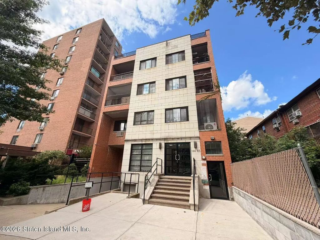 144-85 Roosevelt Avenue 3e, Queens
