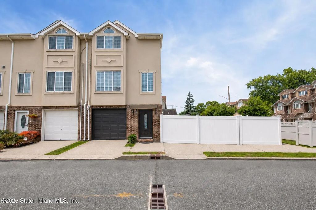 12 Jason Court, Staten Island