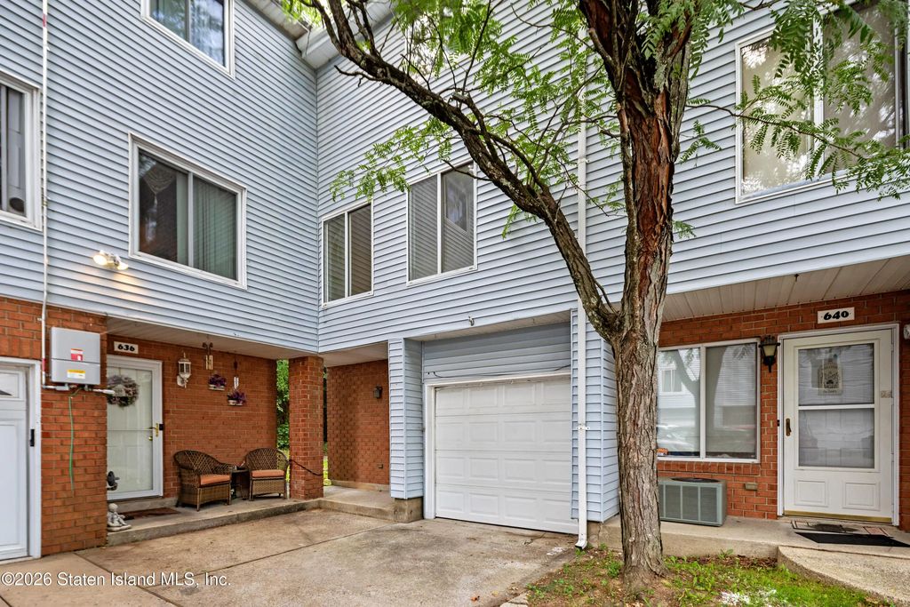 638 Ilyssa Way, Staten Island