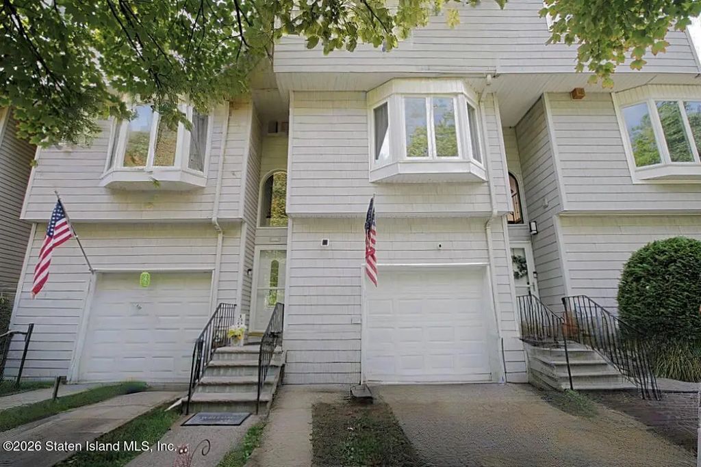 130 Dinsmore Street E, Staten Island