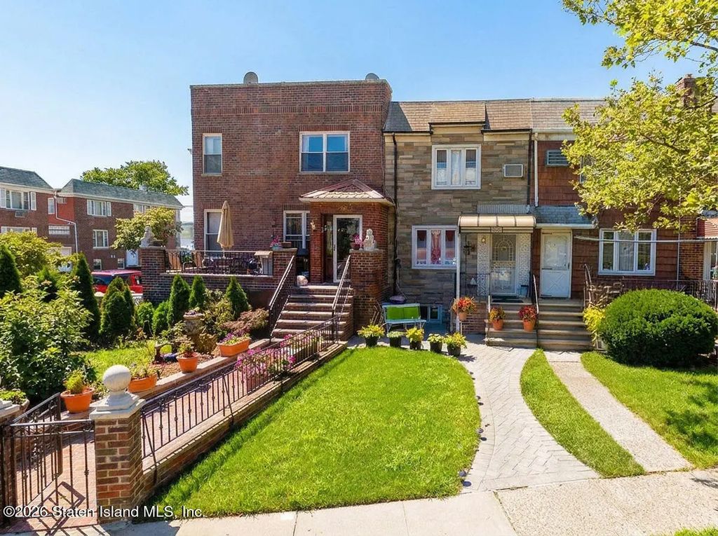 1595 Independence Avenue, Brooklyn