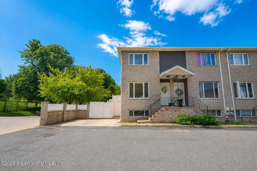 10 Bar Court, Staten Island