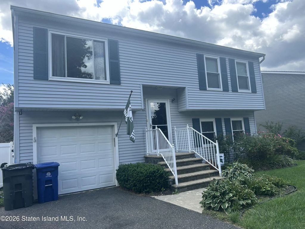 15 Barre Drive, Howell