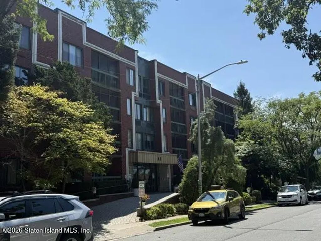 41 Wellington Court 1h, Staten Island