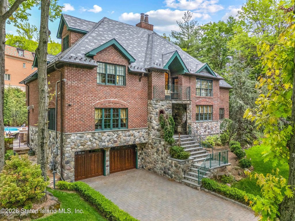 347 Deere Park Place, Staten Island