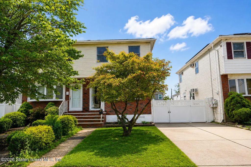 221 Abingdon Avenue, Staten Island