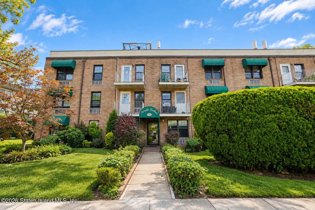 490 Clove Road #1h, Staten Island