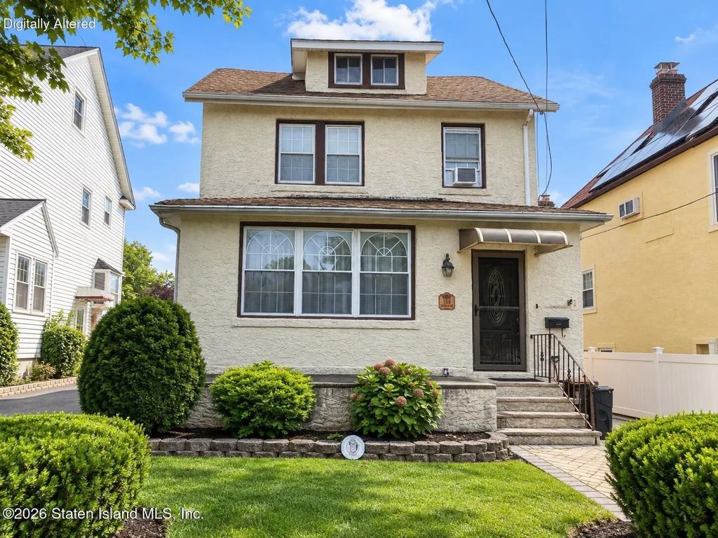 588 Oakland Avenue, Staten Island