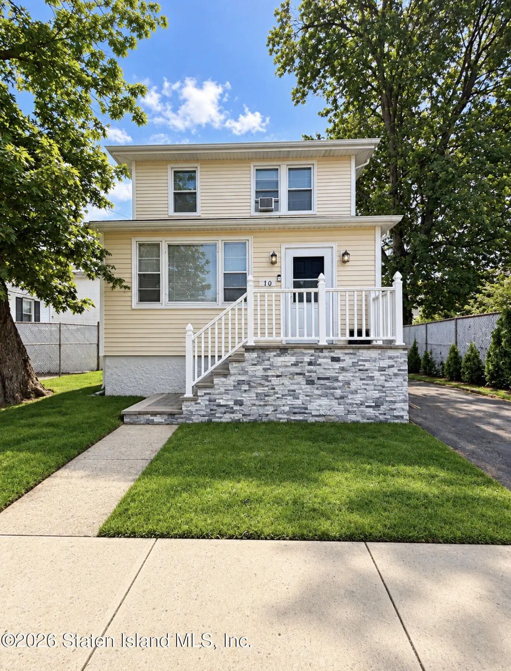 10 Auburn Avenue, Staten Island