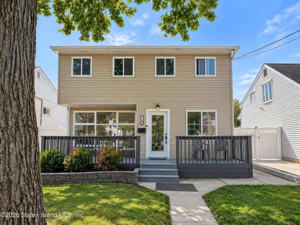 108 Ramblewood Avenue, Staten Island