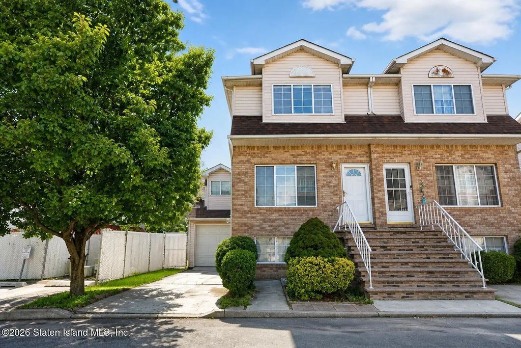 24 Willow Lane, Staten Island