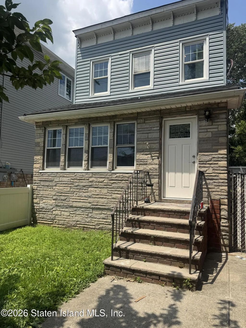 527 Vanderbilt Avenue, Staten Island