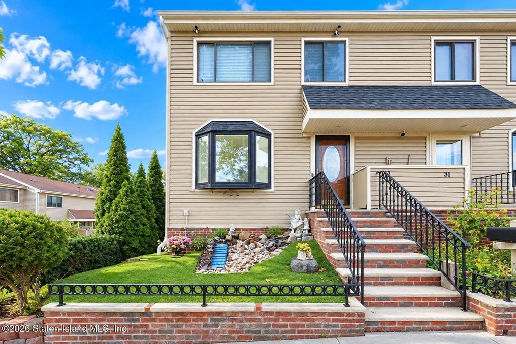 33 Berry Court, Staten Island
