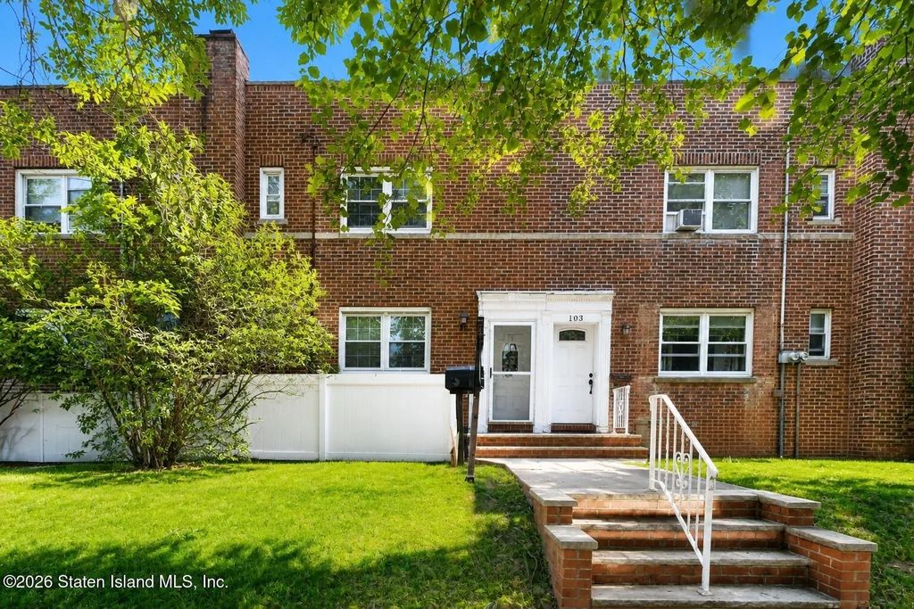 101 Beechwood Place, Staten Island