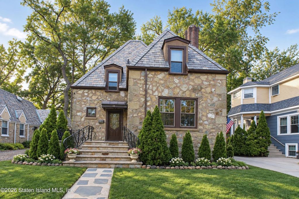 19 Lakeview Terrace, Staten Island
