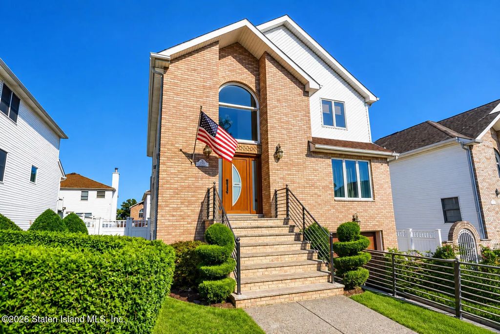 23 Delia Court, Staten Island