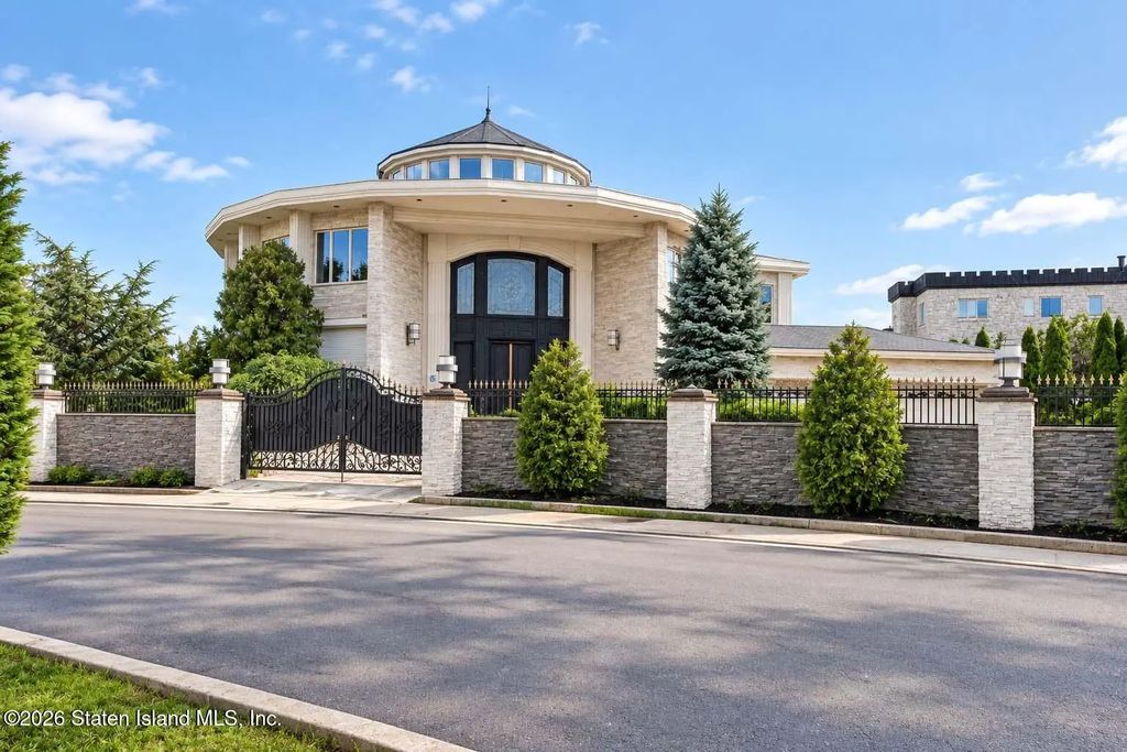 150 Nicolosi Drive, Staten Island