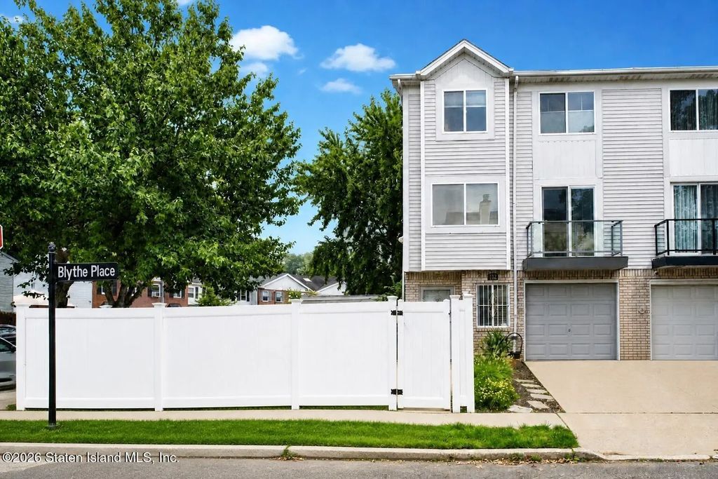 112 Blythe Place, Staten Island