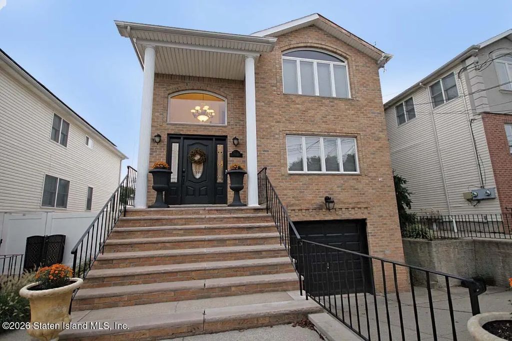 17 Samantha Lane, Staten Island