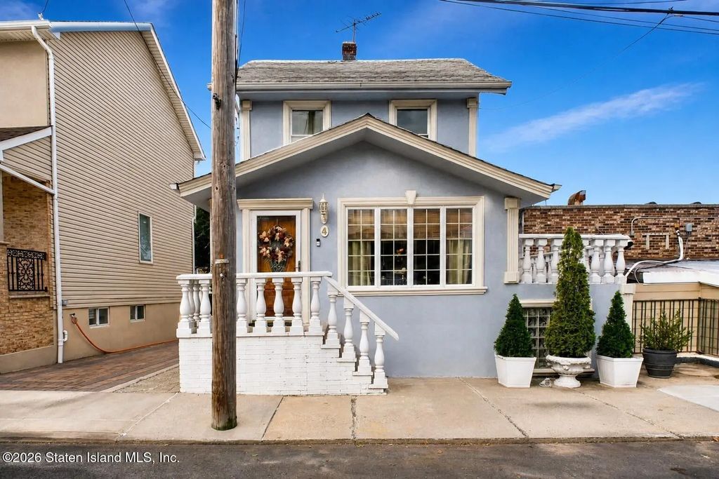 4 Sommers Lane, Staten Island