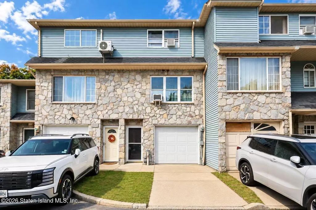 16 Temple Court, Staten Island