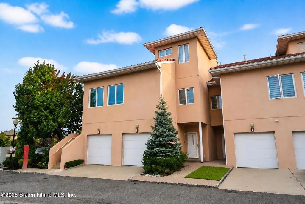 5 Harbour Court, Staten Island