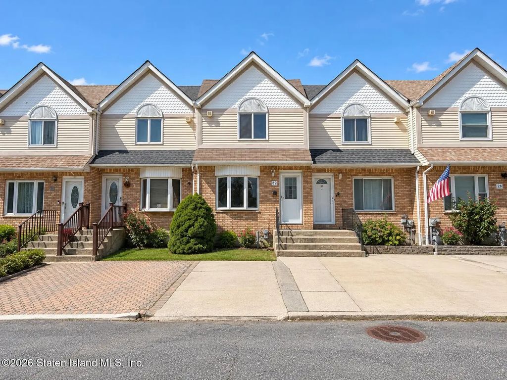 32 Westport Lane, Staten Island