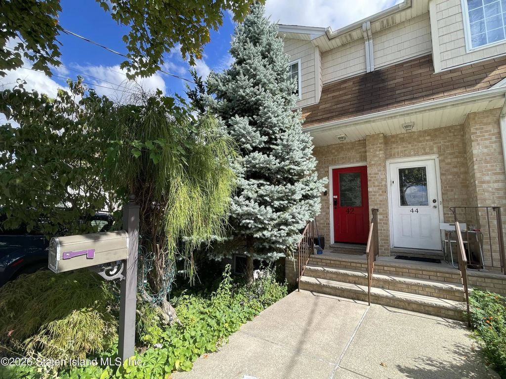 42 Weed Avenue, Staten Island
