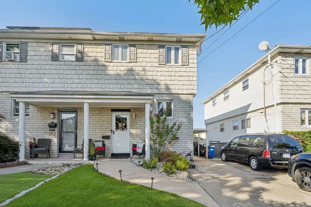 65 Amber Street, Staten Island